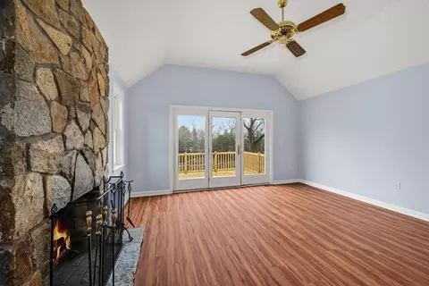 Living - 20 Blacksmith Way, Saugus, MA 01906 photo 5 of 8