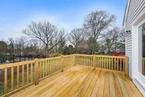 Exterior - 20 Blacksmith Way, Saugus, MA 01906 photo 7 of 9