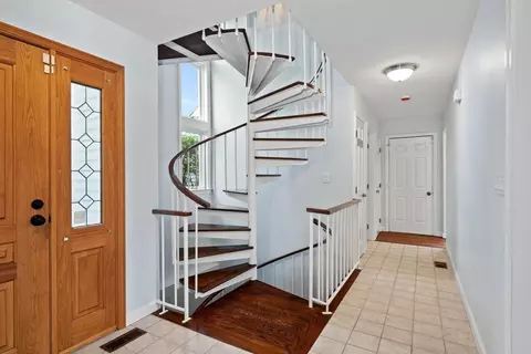 Entry Way - 20 Blacksmith Way, Saugus, MA 01906 photo 1 of 5