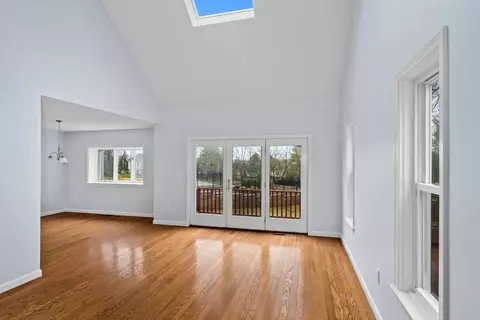 Living - 20 Blacksmith Way, Saugus, MA 01906 photo 3 of 8