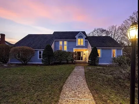 Exterior - 20 Blacksmith Way, Saugus, MA 01906 photo 2 of 9