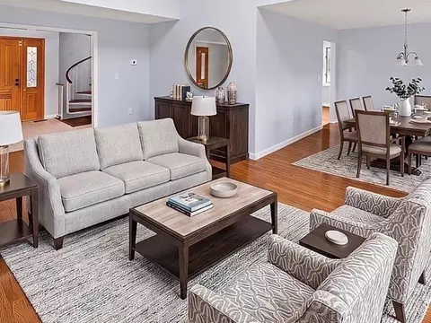 Living - 20 Blacksmith Way, Saugus, MA 01906 photo 2 of 8
