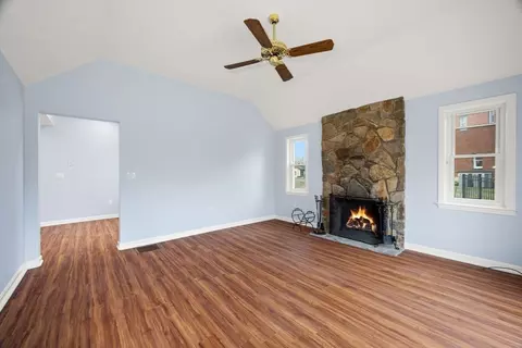 Living - 20 Blacksmith Way, Saugus, MA 01906 photo 6 of 8