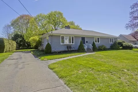 54 Sterling Rd, Holyoke, MA 01040