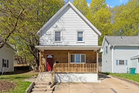 102 Canton St, Fitchburg, MA 01420