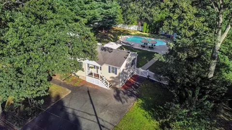 11 Moore St, Wilmington, MA 01887