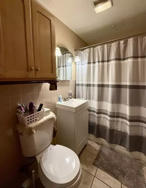 Bath - 106 Merida St, Springfield, MA 01104 photo 1 of 2