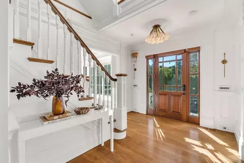 Entry Way - 48 Marshall Rd, Wellesley, MA 02482 photo 2 of 5