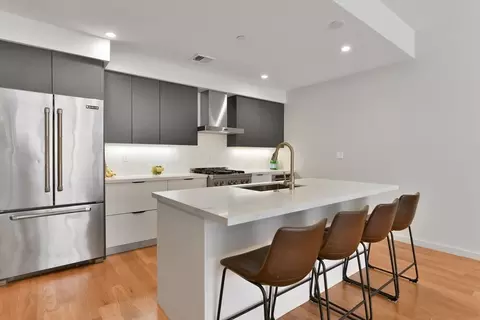 531-533 E 2nd St #201, Boston, MA 02127