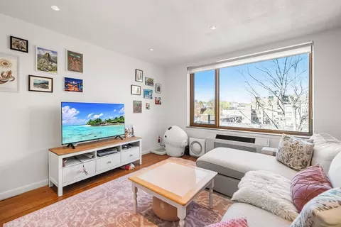 216 St Paul #502, Brookline, MA 02446