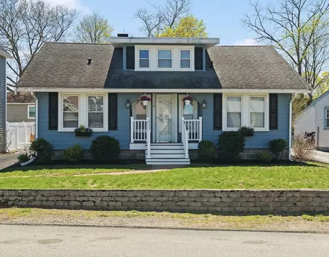 19 Lake Shore Dr, Weymouth, MA 02189