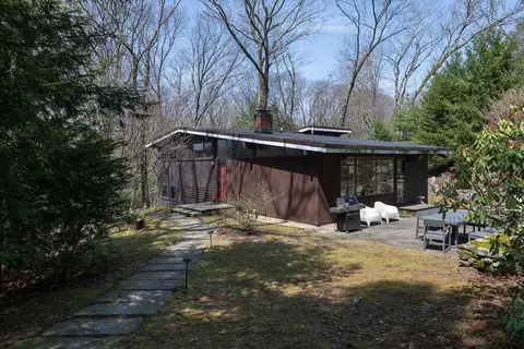 42 Peacock Farm Rd, Lexington, MA 02421