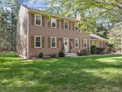 87 Pickens St, Lakeville, MA 02347