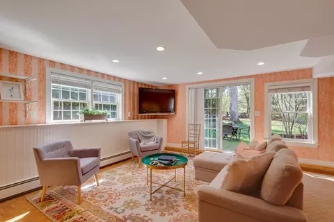 Living - 89 Green St, Needham, MA 02492 photo 9 of 9