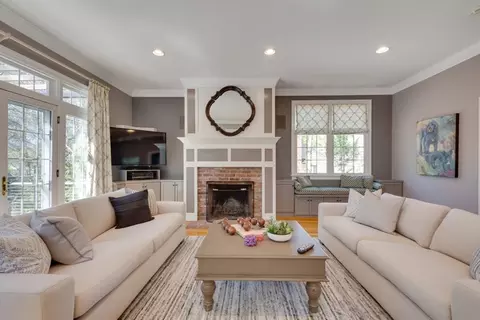 Living - 89 Green St, Needham, MA 02492 photo 5 of 9