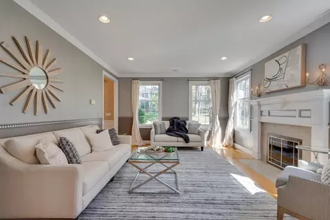Living - 89 Green St, Needham, MA 02492 photo 2 of 9