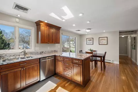 126 Hanscom Ave, Reading, MA 01867 photo 2
