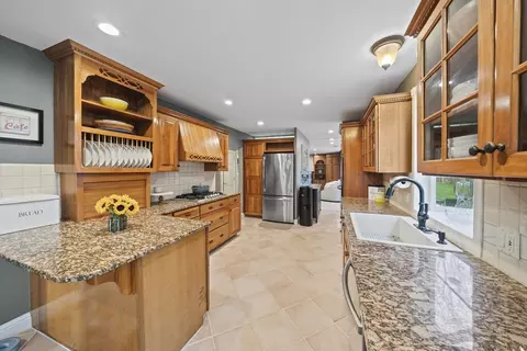 Kitchen - 30 Mallard Dr, Sharon, MA 02067 photo 5 of 6
