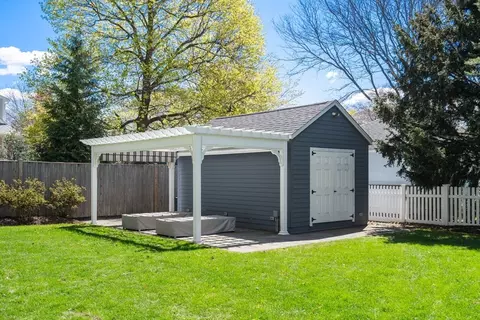 11 Fairlawn St, Needham, MA 02492 photo 39