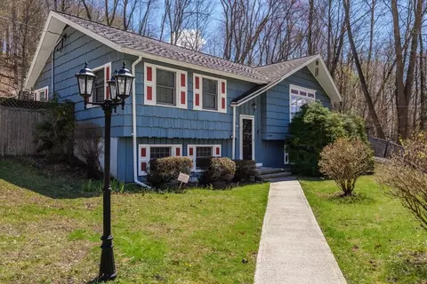 17 Golden Hill Ave, Haverhill, MA 01830