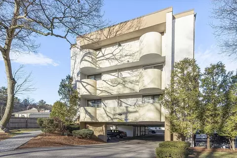 295 W Wyoming Ave #10C, Stoneham, MA 02180