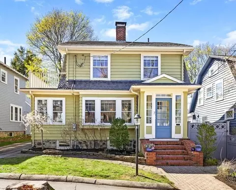7 Inverness Rd, Arlington, MA 02476