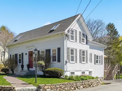 92 Central St, Georgetown, MA 01833
