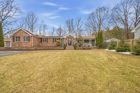 30 Glendale Ave, Uxbridge, MA 01569