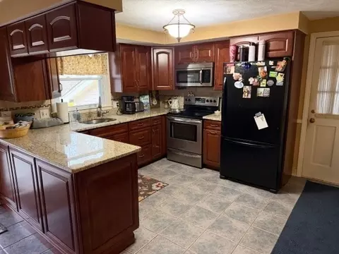 21 Pridemark Ln, Attleboro, MA 02703 photo 3