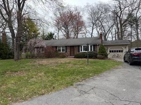 21 Pridemark Ln, Attleboro, MA 02703