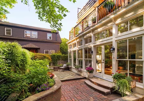 61 Dana St #4, Cambridge, MA 02138