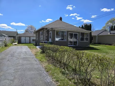 23 Newbridge Ave, Burlington, MA 01803