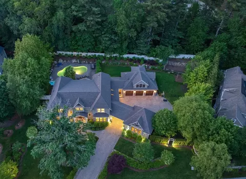 4 Abbott Ln, Bedford, MA 01730