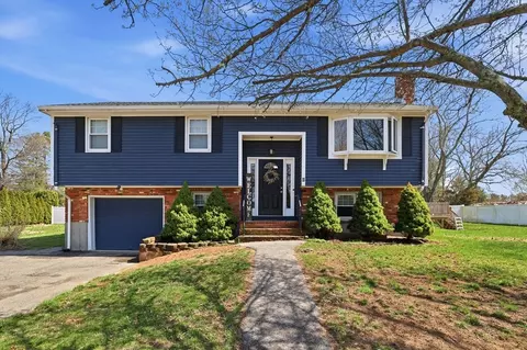 11 Duffy Dr, Taunton, MA 02780