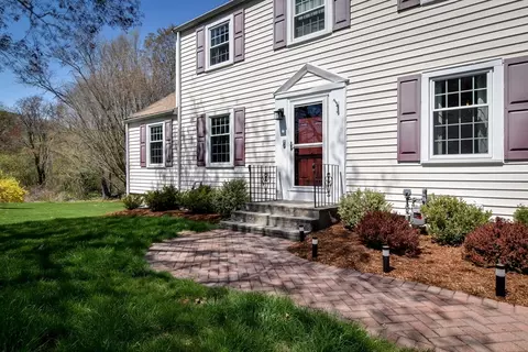 15 Maple Ln, Framingham, MA 01702 photo 3