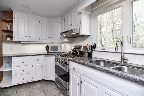 15 Maple Ln, Framingham, MA 01702 photo 11
