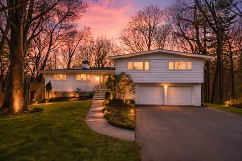 7 Clover Ln, Natick, MA 01760