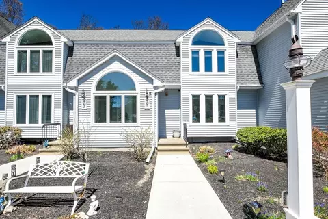 35 Pilgrim Village Rd #403, Taunton, MA 02780