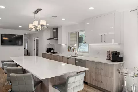 581 California St, Newton, MA 02460