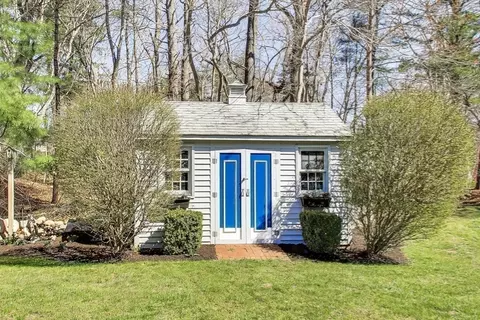Exterior - 101 River Rd, Hanover, MA 02339 photo 6 of 8