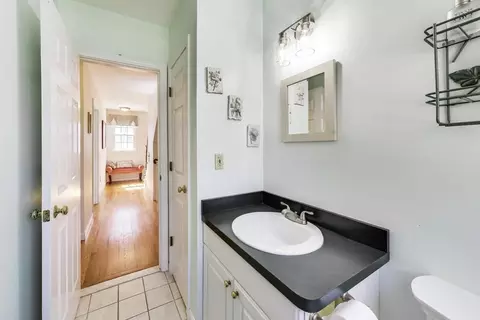 Entry Way - 101 River Rd, Hanover, MA 02339 photo 3 of 5