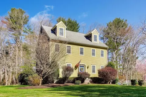 Exterior - 101 River Rd, Hanover, MA 02339 photo 3 of 8