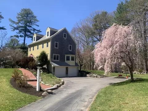 Exterior - 101 River Rd, Hanover, MA 02339 photo 2 of 8