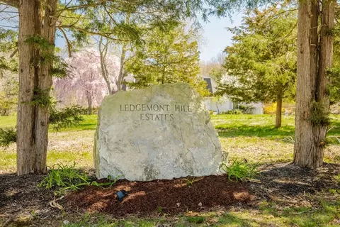 191 Fairway Dr, Seekonk, MA 02771