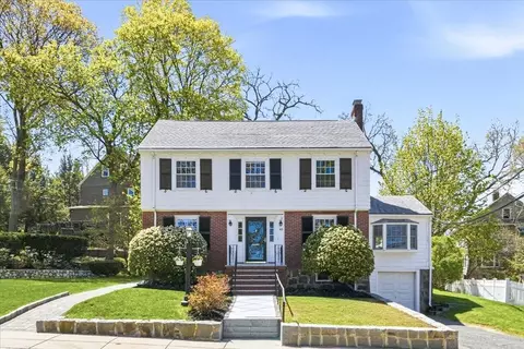 40 Woodard Rd, West Roxbury, MA 02132
