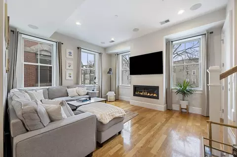 480-482 E 4th St #4, Boston, MA 02127