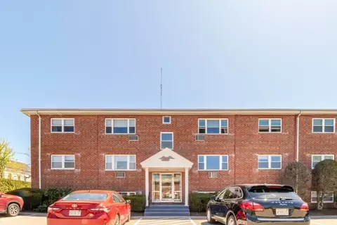 1075 Chestnut St #6, Newton, MA 02464