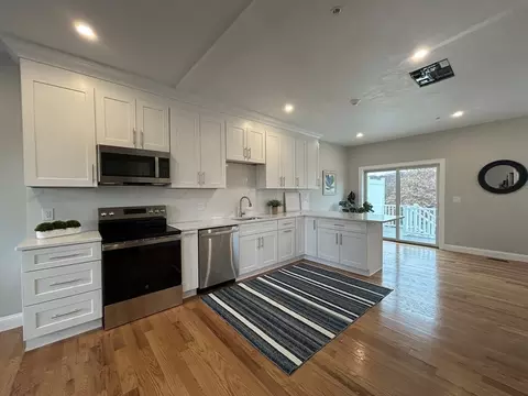 10 Windsor St #C, Worcester, MA 01605 photo 2
