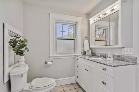 Bath - 54 Pratt St, Reading, MA 01867 photo 1 of 3