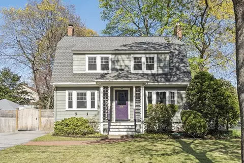 54 Pratt St, Reading, MA 01867